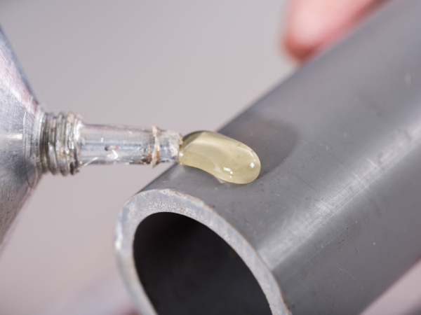 金屬上的不干膠怎么<i style='color:red'>清除</i>？